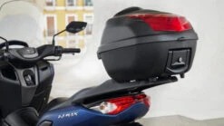 Genuine Yamaha NMAX 2021 Onwards 39l Top Box Luggage Kit -Motorcycle Equipment Store 2021 Yamaha G125YM EU Phantom Blue Accessorized detail 006 03 33503.1634140610