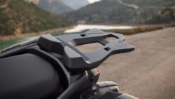 Genuine Yamaha Tracer 9 & GT 2021- 50l Top Box Luggage Kit -Motorcycle Equipment Store 2021 Yamaha MT09TRGT EU Icon Performance Accessorized detail 006 03 40667.1632563201