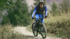 Yamaha YDX MORO 7 Mountain E-Bike -Motorcycle Equipment Store 2022 Yamaha YDX MORO EU Icon Blue Action 002 03 83080.1699614956