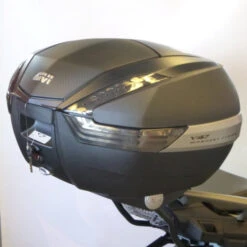 Givi V47NNT TECH Monokey Motorcycle Luggage Top Box/Case 47L With Carbon Pattern Insert And Smoked Reflectors 7 Givi V47NNT TECH Monokey Motorcycle Luggage Top Box/Case 47L With Carbon Pattern Insert And Smoked Reflectors -Motorcycle Equipment Store V47NNT 1 64545.1586518191