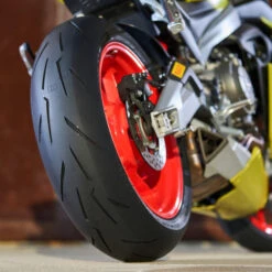 Pirelli Diablo Rosso IV Corsa Sports Motorcycle Tyre -Motorcycle Equipment Store diablo rosso iv corsa ambience 1 34107.1680365559