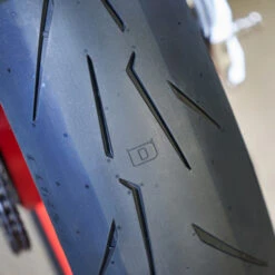 Pirelli Diablo Rosso IV Corsa Sports Motorcycle Tyre -Motorcycle Equipment Store diablo rosso iv corsa ambience 6 45574.1680365559
