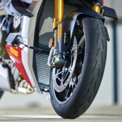 Pirelli Diablo Rosso IV Corsa Sports Motorcycle Tyre -Motorcycle Equipment Store diablo rosso iv corsa ambience 15540.1680365559