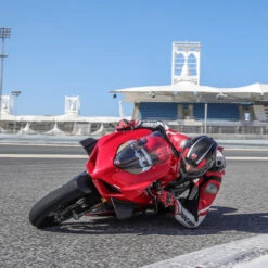 Pirelli Diablo Supercorsa SP V3 Supersport Motorcycle Tyre -Motorcycle Equipment Store ducati panigale v4s on track with diablo superbike 1 17454.1587902876