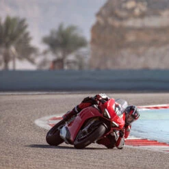 Pirelli Diablo Supercorsa SP V3 Supersport Motorcycle Tyre -Motorcycle Equipment Store ducati panigale v4s on track with diablo superbike 26416.1587902877