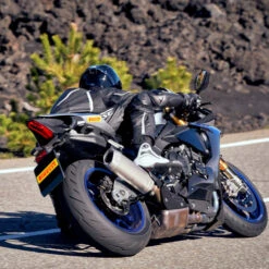 Pirelli Diablo Rosso IV Sports Motorcycle Tyre -Motorcycle Equipment Store pirelli diablo rosso iv in action 1 68804.1616254398