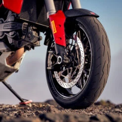 Pirelli Diablo Rosso IV Sports Motorcycle Tyre -Motorcycle Equipment Store pirelli diablo rosso iv in action 3 95876.1616254398