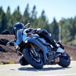 Pirelli Diablo Rosso IV Sports Motorcycle Tyre -Motorcycle Equipment Store pirelli diablo rosso iv in action 63119.1616254398